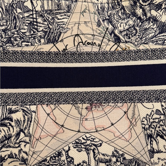 Cristian Dior Large Book Tote Around The World - Picture 6 of 9